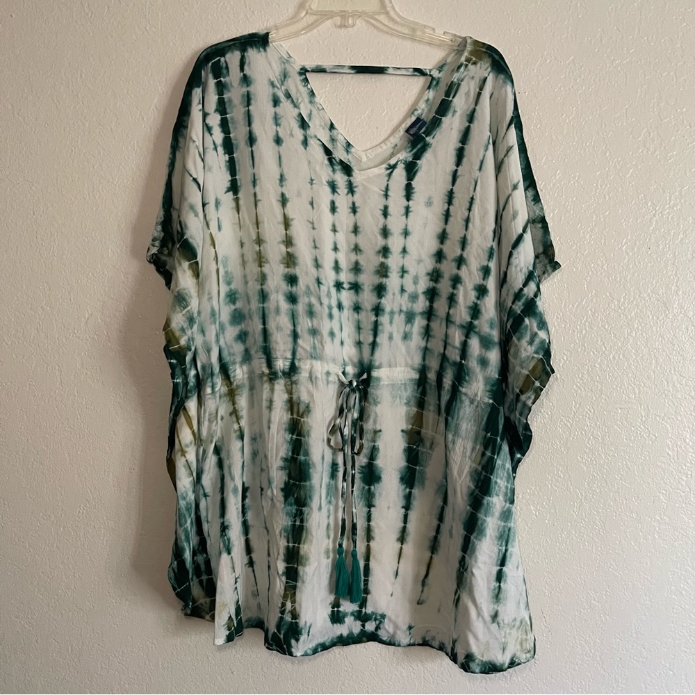 Salty Waves Free Size Shirt White and Green Good condition